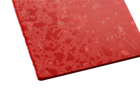 Auf Kundenwunsch unterstreicht die Design-Variante Speckle Design die Wiederverwertbarkeit des Rezyklats. Auf den ersten Blick wird deutlich, dass die hochwertig veredelten Bauteile aus verwertetem Material bestehen und auch ohne weiteres wieder der Kreislaufwirtschaft zugeführt werden können