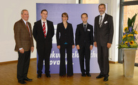 Forschen für die Praxis: Dipl.-Ing. Nora Exel vom Fraunhofer Institut für Betriebsfestigkeit und Systemzuverlässigkeit LBF in Darmstadt hat den Otto-Kienzle-Preis des Industrieverbandes Massivumformung e. V. 2011 erhalten. Der Verband ehrte sie und drei weitere Nachwuchsingenieure auf seiner Jahrestagung am 1. Juli 2011 in Hagen Forschen für die Praxis: Dipl.-Ing. Nora Exel vom Fraunhofer Institut für Betriebsfestigkeit und Systemzuverlässigkeit LBF in Darmstadt hat den Otto-Kienzle-Preis des Industrieverbandes Massivumformung e. V. 2011 erhalten. Der Verband ehrte sie und drei weitere Nachwuchsingenieure auf seiner Jahrestagung am 1. Juli 2011 in Hagen