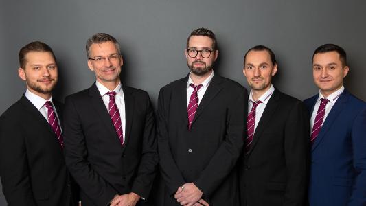 Andere Struktur und ein größeres Team (v.li.): Sören Steffensen, Dirk Gastberg, Andreas Sprenger, Daniel Balzer und Eren Cayci bilden die neue Vertriebsmannschaft von LEANTECHNIK
