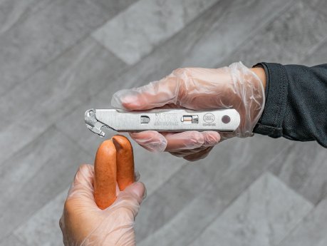 ks-101ss-cutting-sausage-links-display-DSC00004-cropped-cc.png