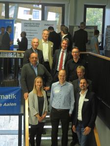 (v.l.): hintere Reihe: Wolfgang Stoll, Prof. Dr. Markus Merkel/HSA, Dr. Wolfgang Seeliger / Leichtbau BW; mittlere Reihe: Jörg Egelhaaf, Peter Schmidt/IHK, vorne: Sarah Wörz/IHK, Jan Grasmannsdorf, Dr. Wolfgang Rimkus/HSA, Julian Schlosser/HSA). Foto: © Hochschule Aalen/ Kristina Lakomek