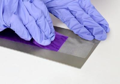 Das neue 3M Eloxier-Abdeckband 8985L erreicht sehr gute Ergebnisse mit exakten Abdeckkanten / Foto: 3M