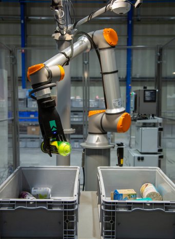 Photo - Vanderlande adds advanced automated picking robot to its warehouse solutions portfolio.jpg