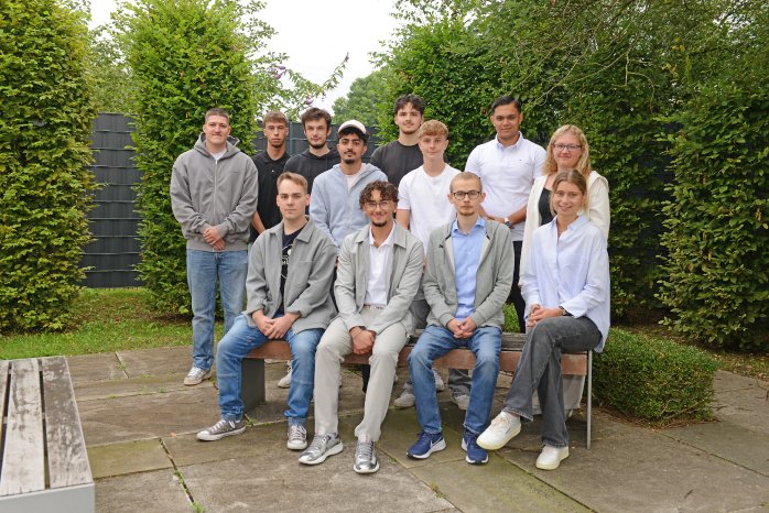 Gruppenbild_Neue_Azubis_2025_kleiner.jpg