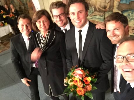 Sieger-Selfie der Start-Up Gewinner mit Frau Ministerin Ilse Aigner.jpg
