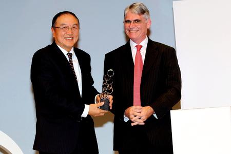 Liu Chuanzhi, Chairman of the Board of Directors der Lenovo Group sowie Chairman und President der Legend Holdings Limited, ist gestern Abend auf dem World Entrepreneurship Forum in Lyon (Frankreich) mit dem Entrepreneur for the World Award in der Kategorie "Entrepreneur" ausgezeichnet worden