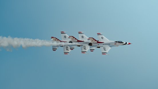 fly-lenzatic-plane-9660343.jpg