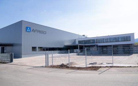 Rund 6,5 Millionen Euro hat AFRISO in den Neubau seines Logistikzentrums am Standort Güglingen investiert. Verbunden damit sind erheblich erweiterte Lagerkapazitäten und die Nutzung modernster digitaler Technik für effiziente Prozesse