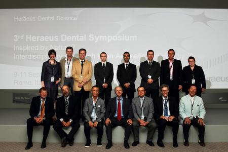 Vorsitzende, Referenten, und Gastgeber des 3. Heraeus Dental Symposium in Rom; obere Reihe: Dr. Marianne Gräfin Schmettow, Dr. Roland Garve, Prof. Claus-Peter Ernst, Dr. Andreas Utterodt, Dr. Sanjay Sethi, Dr. Adrian Kasaj, Dr. Minos Stavridakis, Dr. Janine Schweppe