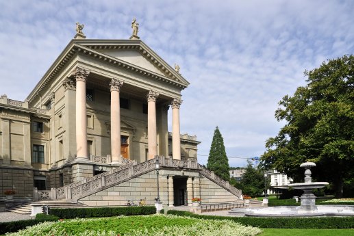 Stadthaus_sowie_Stadtarchiv_Winterthur,_Stadthausstrasse_4_A_in_Winterthur_2011-09-08_16-02-48_S.jpg