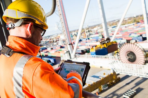1 - DP World Southampton equips workers with Panasonic TOUGHBOOK rugged tablets.jpg