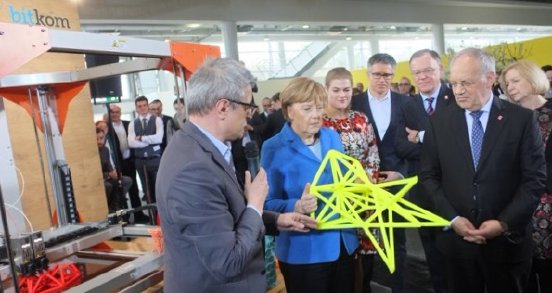 BigRep_Cebit2016_Besuch-Angela-Merkel-klein.JPG