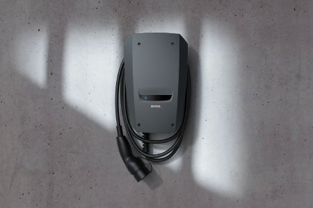 De ENECTOR-wallbox is een schot in de roos: KOSTAL wil componenten voor hernieuwbare energie bundelen tot één efficiënt systeem, en met deze wallbox maakt het bedrijf die claim waar ©KOSTAL