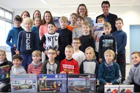 Übergabe der fischertechnik-Kästen an die Südschule Neureut