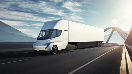 Die Reichweite des Tesla Semi beträgt je nach Modell ca. 480 km (300 Meilen) oder 800 km (500 Meilen). Bild: Tesla