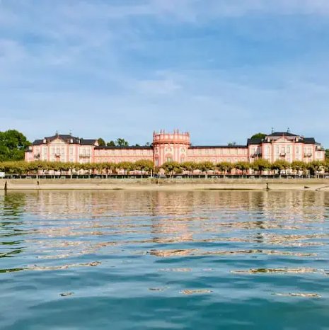 schloss_bieberich_wiesbaden_vom_wasser_aus.webp