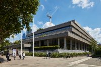 With extensively landscaped façades and external terraces and an inviting entrance area, 76 Southbank ensures new acceptance of the austere concrete architecture in the creative quarters of the city.