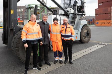 Steffen Bilger, Parlamentarischer Staatssekretär im Bundesverkehrsministerium, beteiligte sich am Tag der Logistik an der Veranstaltung der Berliner Hafen- und Lagerhausgesellschaft im Westhafen