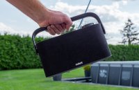 Weiterentwickelt: Die tragbare Bluetooth-Box „nuGo! ONE+“ der Schwäbisch Gmünder Manufaktur Nubert mit integriertem Radio kommt nun mit einem praktischen Tragegriff und in einer weiteren Farbvariante.