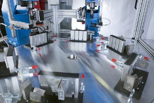 Rundtaktmaschine in Bewegung.jpg