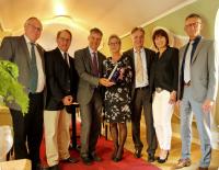 EBV Elektronik receives Distribution of the Year Award from Vishay