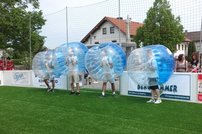 Brainformatik beim Bubble Soccer.JPG