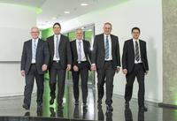 Die Geschäftsleitung der Grünbeck Wasseraufbereitung GmbH, Höchstädt an der Donau, geht die Aufgaben selbstbewusst an (von links): Edwin Bauermann-Roos, Peter Lachenmeir, Hermann Müller, Dr. Günter Stoll, Dr. Bernd Vogl