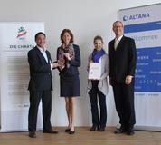 from left: Luis Mietzner (Absolventa GmbH), Andrea Pfister (Corporate Human Resources ALTANA), Dr. Stephanie Arzt (Corporate Innovation ALTANA and a graduate of the CDDPI) and Dr. Georg F.L. Wießmeier (CTO ALTANA) at the award presentation at the head office of ALTANA AG in Wesel.
