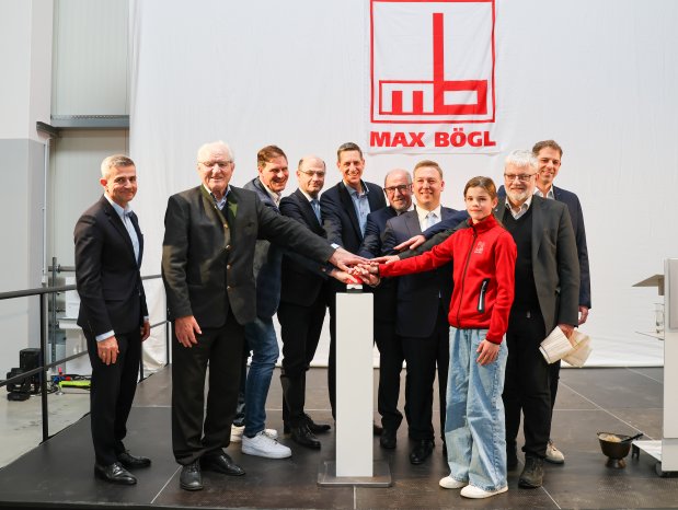 Gruppenbild_Einweihung_Baufab_26_Florian_Paul.jpg