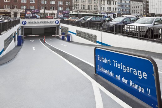 Bild_Parkhaus_Zufahrt.jpg