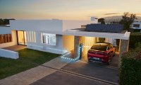 Mit EDISON V2H wird das Fahrzeug flexibel über den CCS-Stecker mit Solarstrom geladen und gibt bei Bedarf Energie an das E3/DC-Hauskraftwerk zurück.