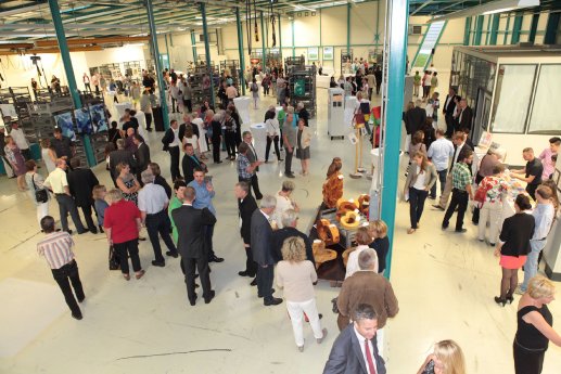 WITTENSTEIN_Vernissage_Kunst_trifft_WITTENSTEIN_Produktionshalle_2.jpg