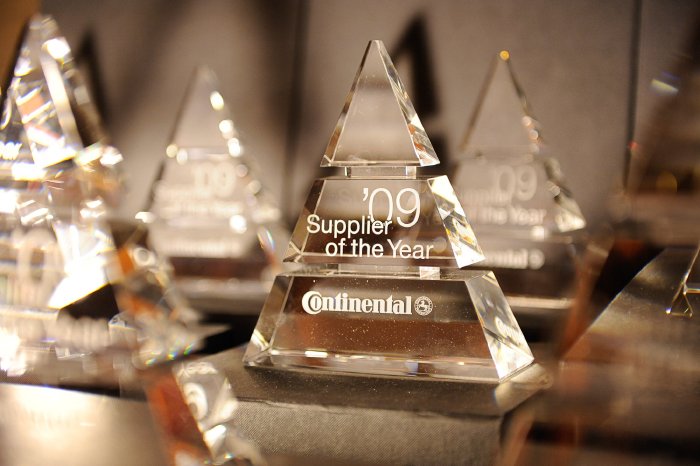 img_2010_06_10_supplier_award2_en.jpg