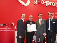 gateprotect erhält die Urkunde der EAL4+-Zertifizierung nach Common Criteria auf der CeBIT 2013. V.l.n.r. Stephan Ziegler (CTO gateprotect), Bernd Kowalski (Abteilungsleiter BSI), Dr. Reinhard Festag (CFO gateprotect) und Fritz Bollmann (BSI) gateprotect erhält die Urkunde der EAL4+-Zertifizierung nach Common Criteria auf der CeBIT 2013. V.l.n.r. Stephan Ziegler (CTO gateprotect), Bernd Kowalski (Abteilungsleiter BSI), Dr. Reinhard Festag (CFO gateprotect) und Fritz Bollmann (BSI)