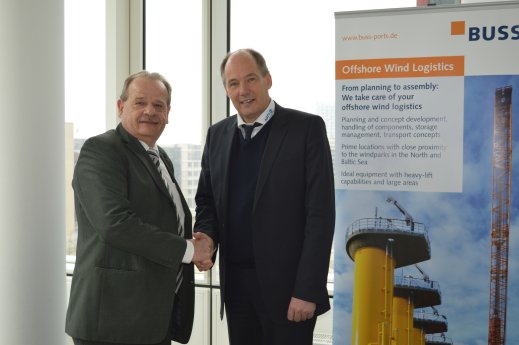 Heinz Wasser, Geschäftsführer des Orange Blue Terminals, und Torsten Andritter-Witt, Projek.JPG