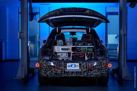 Abb 1: ViGEM CCA 9010 Datenlogger im Kofferraum eines Testfahrzeugs (Bild: Mit freundlicher Genehmigung der BMW AG, München)