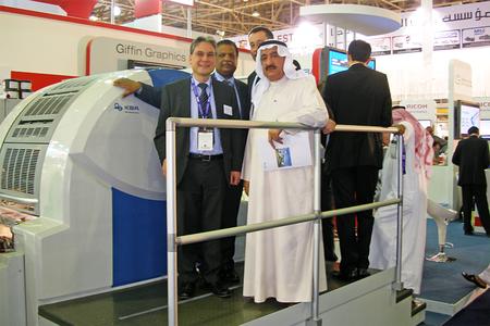 Besuch vom Ministry of Information in Kuwait an der Genius 52UV – das Unternehmen gehört zu den langjährigen KBA-Anwendern im Mittleren Osten