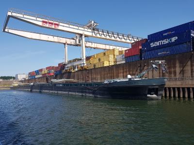 Gemeinsam stärker auch in der Seefracht: Während der Corona-Krise standen mehrere LogCoop-Mitglieder vor der Herausforderung, deutliche Überkapazitäten verarbeiten zu müssen, die ihre eigenen Lagerflächen überstiegen. Dank der Unterstützung anderer Netzwerkpartner konnten sie die Aufträge wunschgemäß erfüllen. (Foto: LogCoop)