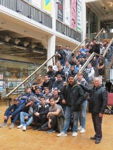 Schülerinnen und Schüler der Beruflichen Schule auf der Ausstellung "Open Codes – die Welt als Datenfeld" des Zentrums für Kunst und Medien (ZKM) in Karlsruhe