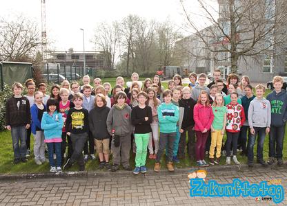 50 Oldenburger Schülerinnen und Schüler erforschten das CEWE Fotolabor im Rahmen des "Zukunftstages für Mädchen und Jungen 2013"