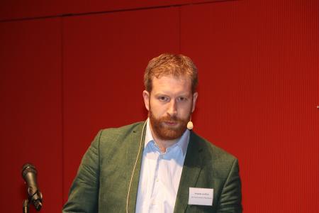 Alexander von Müller vom Max-Planck-Institut für Plasmaphysik, München-Garching erhielt zusammen mit seinem Team den letztmaligen Förderpreis des Kupferinstituts für Forschungsergebnisse zum Thema „Stranggießen und umformtechnische Weiterverarbeitung von stoffschlüssig verbundenen Kupfer-Hybridhalbzeugen."