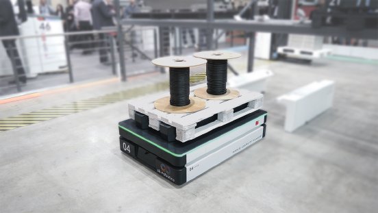 ek-robotics-AGV-AMR-X-Move-LogiMAT_Web.jpg