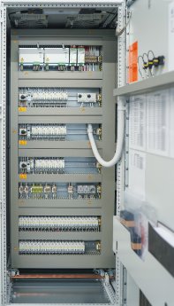 Inside view of the control cabinet_cr_SpiraTec AG.jpg