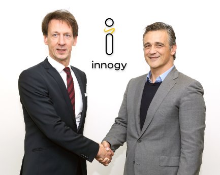 Karl Kraus, Vorstandsvorsitzender innogy SEE (l.) und Dario Lisicar, Vertreter Montcogim-Plinara.jpg