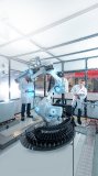 Vernetzung von Industrierobotern: DieSicherheitsplattform QuarkLink von CryptoQuantique und Funkmodule von Würth Elektronikermöglichen eine sichere Anbindung an dasIoT.