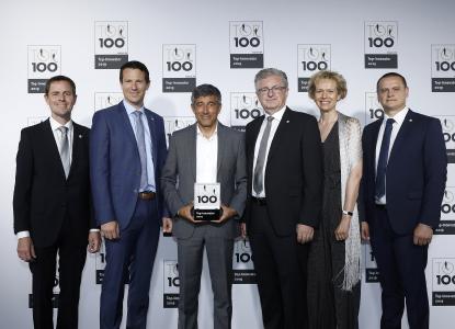 Ranga Yogeshwar (center) honored Scheugenpflug AG as a top innovator on June 28, 2019: Jürgen Wilde, Christian Ostermeier, Erich Scheugenpflug, Melanie Scheugenpflug, Sergej Erbes (from left to right). Image: KD Busch / compamedia