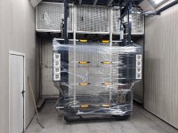Der Beschichtungsautomaten wurde als kompakte Einheit angeliefert und innerhalb von drei Tagen in die bestehende Pulverkabine integriert