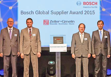 Von links: Dr. Karl Nowak (President Corporate Sector Purchasing and Logistics). Siegfried Müller (Geschäftsführer Marketing/Vertrieb Zeller+Gmelin), Robert Huter (Vice President Corporate Sector Purchasing and Logistics) und Hans-Joachim Schenk (Key-Account Manager Zeller+Gmelin)