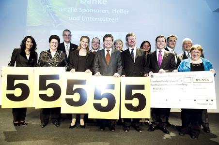Fünf Fünfer auf dem Scheck