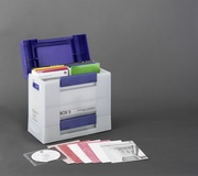 Das ideale Gestaltungsmittel für Treppenhäuser und strapazierte Wandflächen mit handgefertigten Originalmustern und Farbkonzepten ist die neue Caparol-Box 5. 